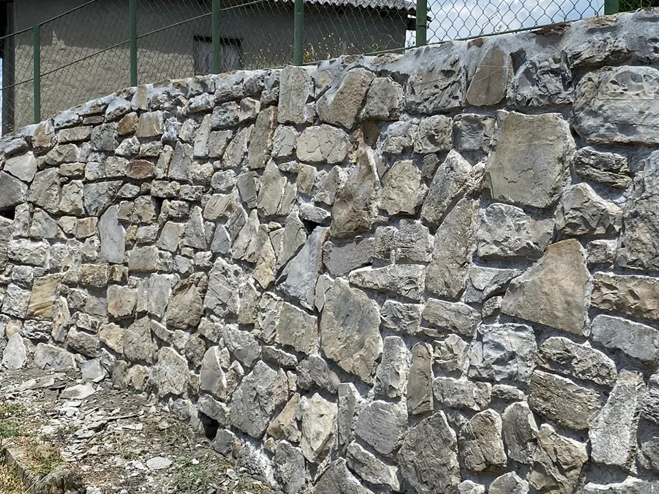 Mur en pierres naturelles