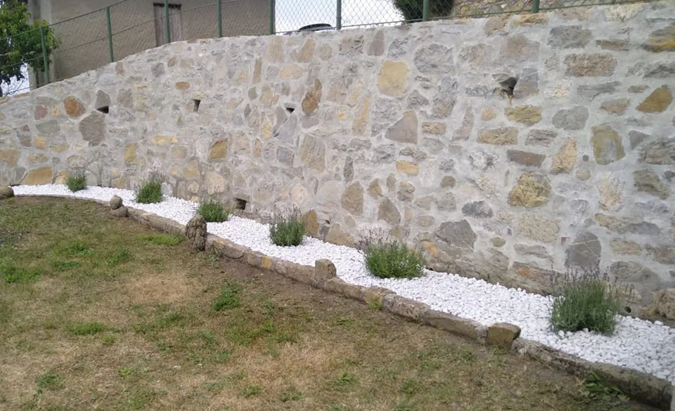 Mur en pierres naturelles